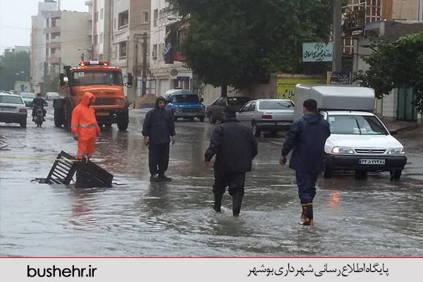 تلاش پرسنل سازمان آتش نشانی و خدمات ایمنی  شهرداری بندر بوشهر در  بارندگی امروز  (۹۹/۹/۸)  و کمک به همشهریان عزیز